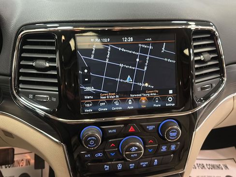 Used 2019 Jeep Grand Cherokee Limited w/ Trailer Tow Group IV image 21