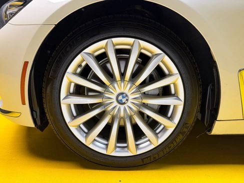 Used 2016 BMW 740i image 10