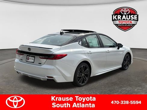 New 2026 Toyota Camry Hybrid FWD image 7