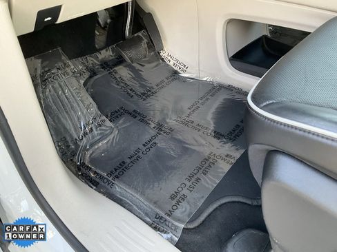 Used 2022 Chrysler Pacifica Limited w/ Uconnect Theater Family Group image 19