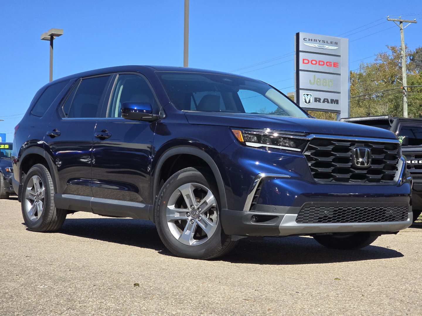 Used 2025 Honda Pilot EX-L image 2