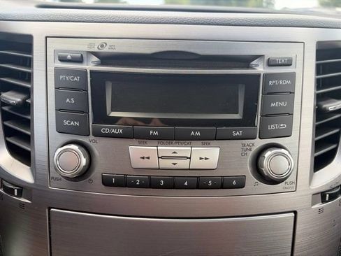 Used 2013 Subaru Outback 2.5i Premium AWD/4WD image 34