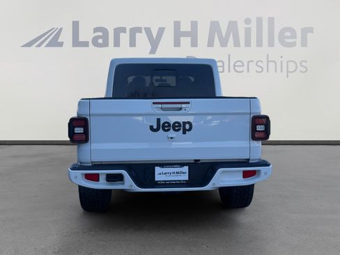 Used 2023 Jeep Gladiator Overland image 4