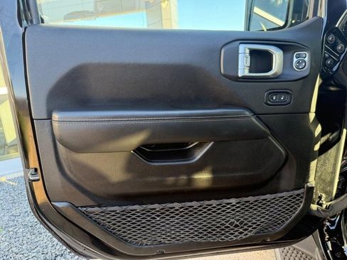 Used 2022 Jeep Wrangler Unlimited Sahara image 17