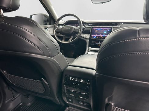 Used 2021 Jeep Grand Cherokee L Limited AWD/4WD image 18