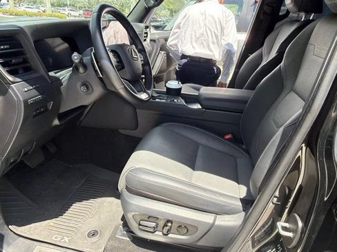 Used 2025 Lexus GX 550 w/ Cold Area Package AWD/4WD image 2