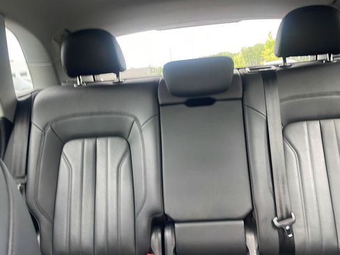 Used 2020 Audi Q5 e Premium Plus w/ Premium Plus Package AWD/4WD image 21