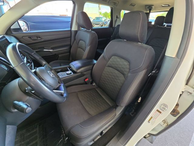 Used 2023 Nissan Pathfinder SV w/ SV Black Package AWD/4WD image 16