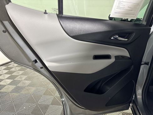 Used 2023 Chevrolet Equinox LT w/ Driver Convenience Package image 18