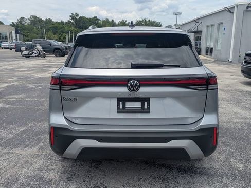 Used 2026 Volkswagen Tiguan SE FWD image 5