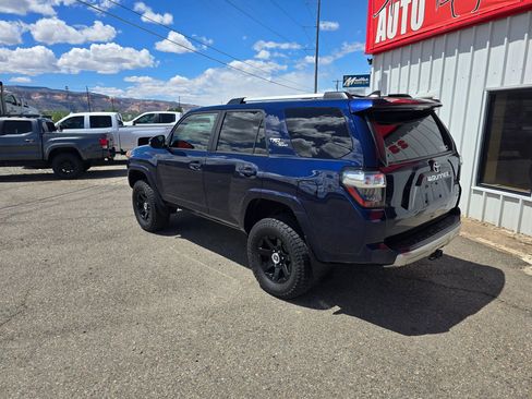 Used 2018 Toyota 4Runner TRD Off-Road Premium AWD/4WD image 5