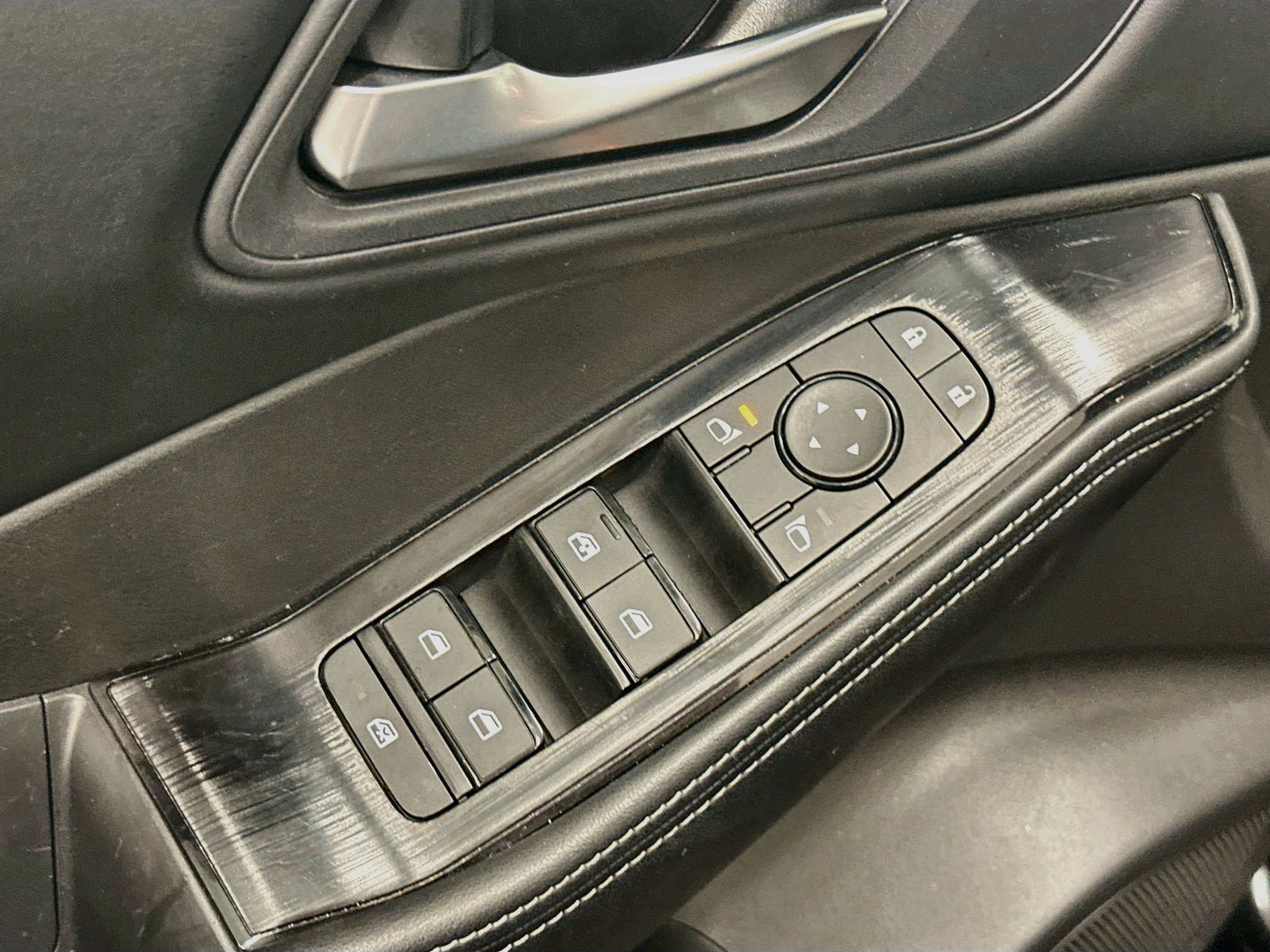 Used 2025 Nissan Rogue SV AWD/4WD image 15