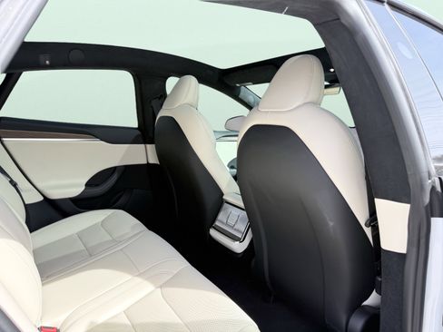 Used 2025 Tesla Model S image 41