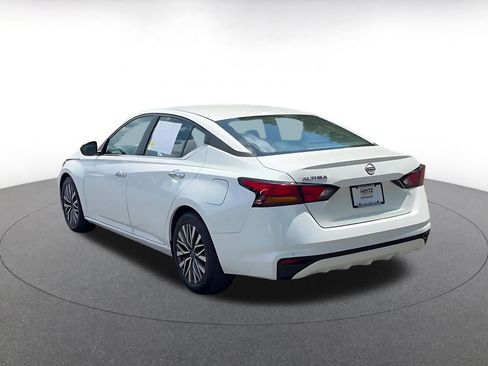 Used 2025 Nissan Altima 2.5 SV FWD image 11