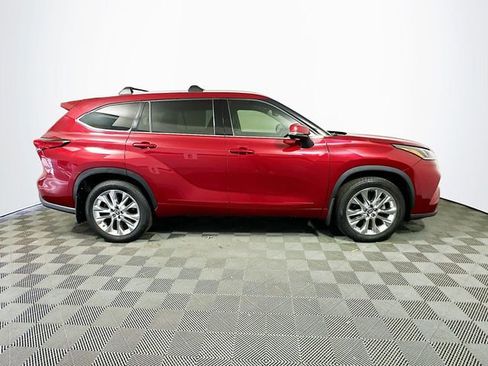 Used 2023 Toyota Highlander Limited image 9