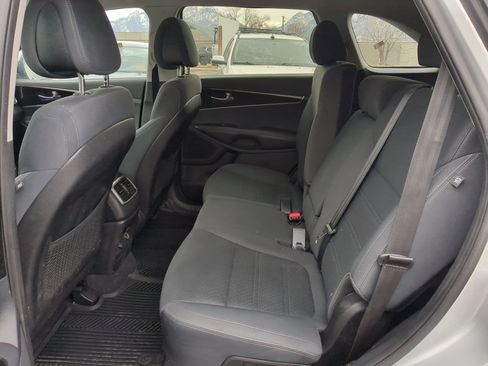 Used 2016 Kia Sorento LX w/ LX Convenience Package image 18