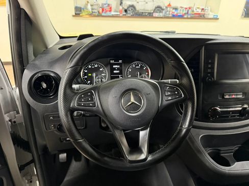 Used 2021 Mercedes-Benz Metris image 47