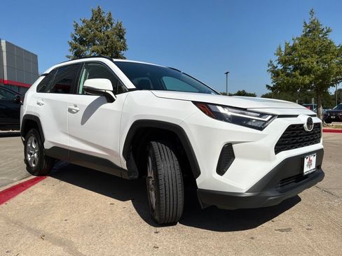Used 2025 Toyota RAV4 XLE FWD image 4