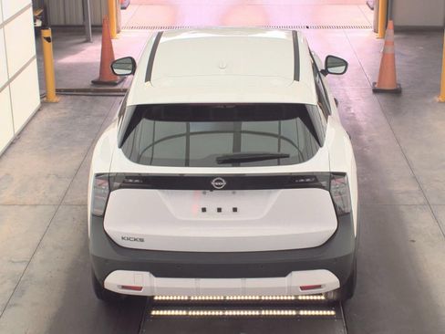 Used 2025 Nissan Kicks S FWD image 11