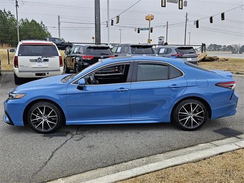 Used 2024 Toyota Camry SE image 4