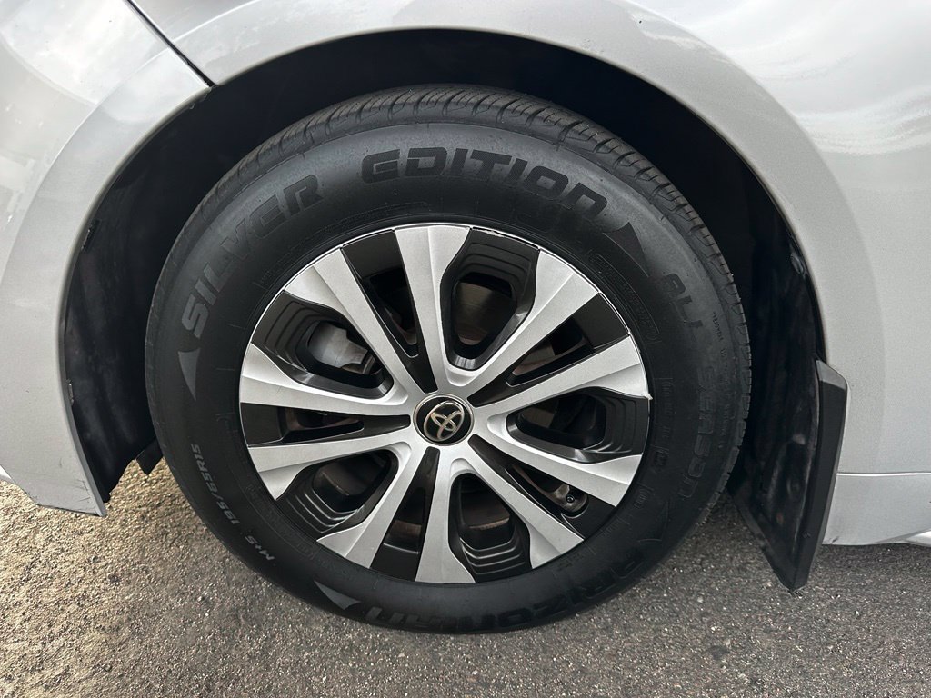 Used 2022 Toyota Corolla LE w/ Carpet Mat Package (TMS) FWD image 8