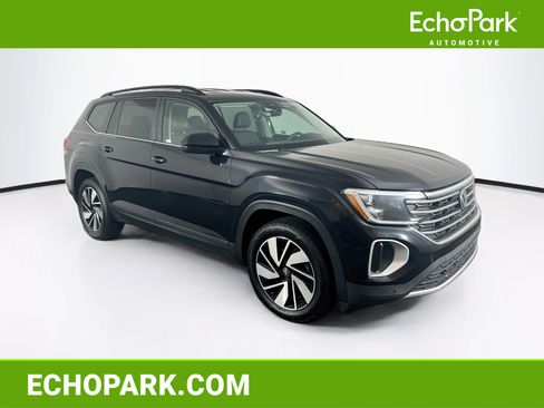 Used 2025 Volkswagen Atlas SE AWD/4WD image 1