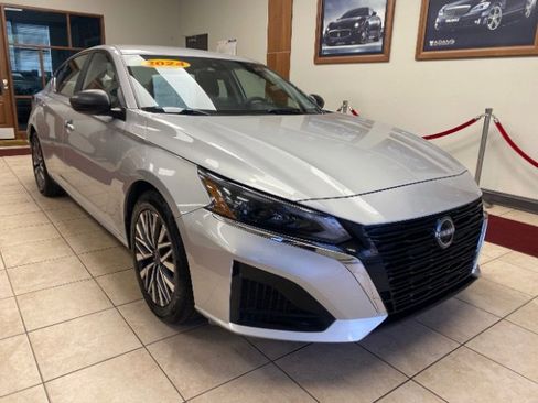 Used 2024 Nissan Altima 2.5 SV image 7