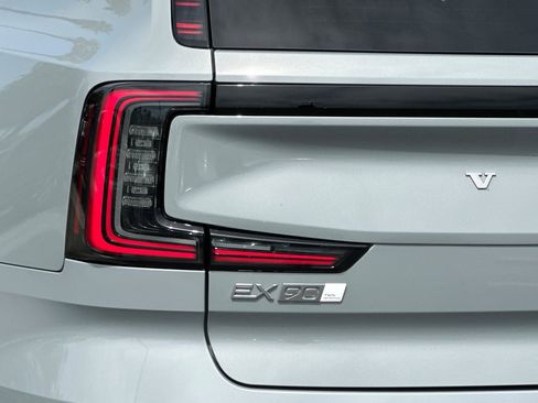 Certified 2025 Volvo EX90 Ultra AWD/4WD image 34
