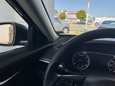 Used 2025 Nissan Altima 2.5 SV FWD image 35