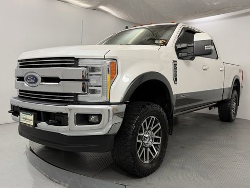 Used 2019 Ford F350 Lariat w/ Lariat Ultimate Package image 3