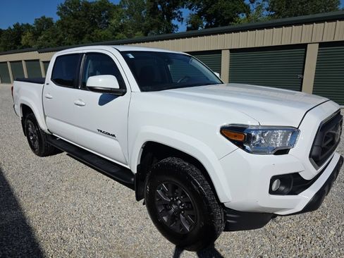 Certified 2020 Toyota Tacoma SR5 AWD/4WD image 9