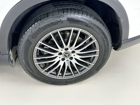 Used 2025 Mercedes-Benz GLC 300 image 30