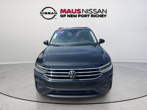 Used 2024 Volkswagen Tiguan SE AWD/4WD image 2