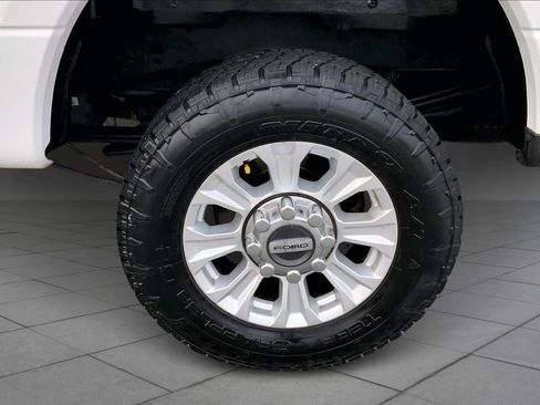 Used 2020 Ford F250 XLT w/ XLT Value Package image 9