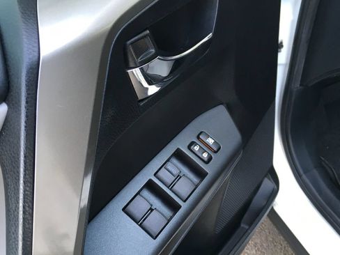 Used 2018 Toyota RAV4 XLE AWD/4WD image 21