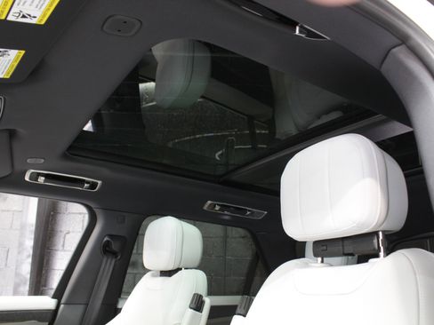 Used 2025 Land Rover Range Rover Sport SE AWD/4WD image 22