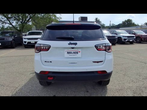 Certified 2025 Jeep Compass Trailhawk AWD/4WD image 7