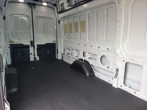 New 2023 Ford E-Transit 148 High Roof Extended image 16