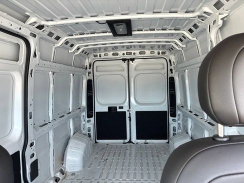 Used 2026 RAM ProMaster 2500 w/ Convenience Group FWD image 8