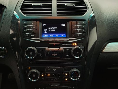 Used 2017 Ford Explorer XLT image 25