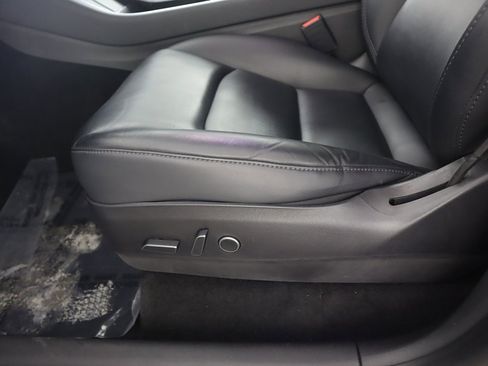 Used 2021 Tesla Model Y Long Range image 32