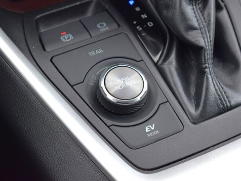 Used 2023 Toyota RAV4 Limited image 27