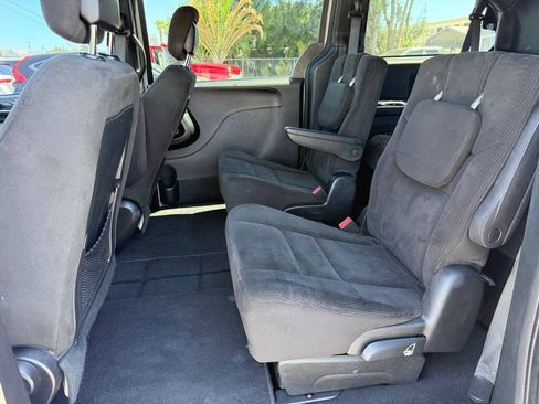 Used 2016 Dodge Grand Caravan SE FWD image 23