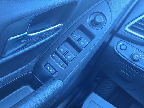 Used 2020 Chevrolet Trax LT w/ LT Convenience Package image 13