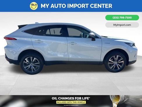 Used 2021 Toyota Venza LE image 8