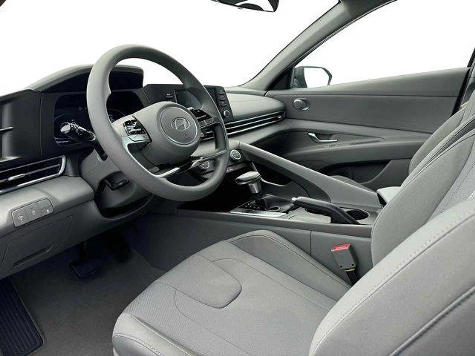 Used 2025 Hyundai Elantra SE FWD image 14