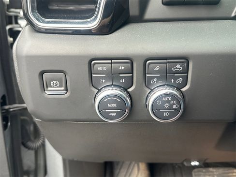 Used 2024 GMC Sierra 2500 Denali Ultimate image 9