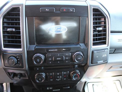 Used 2017 Ford F250 XLT w/ XLT Premium Package image 7