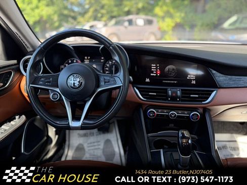 Used 2019 Alfa Romeo Giulia AWD image 27