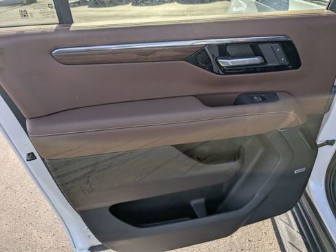 Used 2025 Chevrolet Suburban High Country image 10